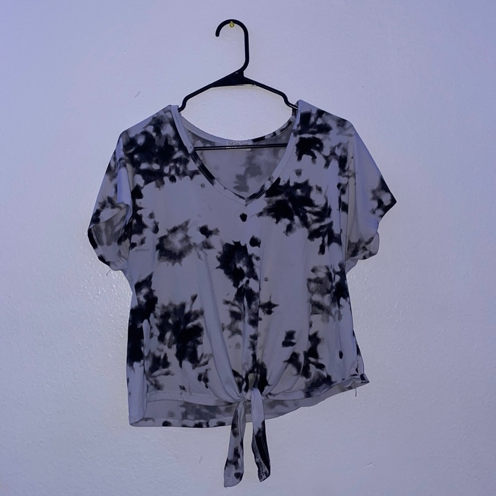 Large shirt black & white